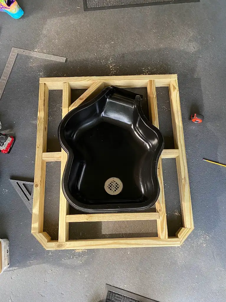 Tub in wooden frame